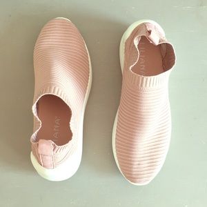 LILIANA Athletic Shoes